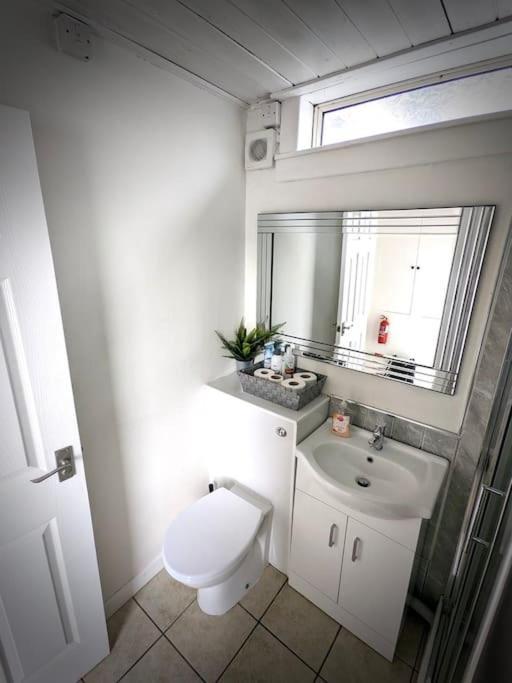 Cosy 2-Bedroom House In Leith Edimburgo Exterior foto